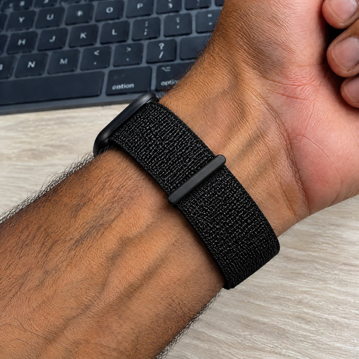 Apple Watch Armband Flyne – gewebt – Nylon – Schwarz