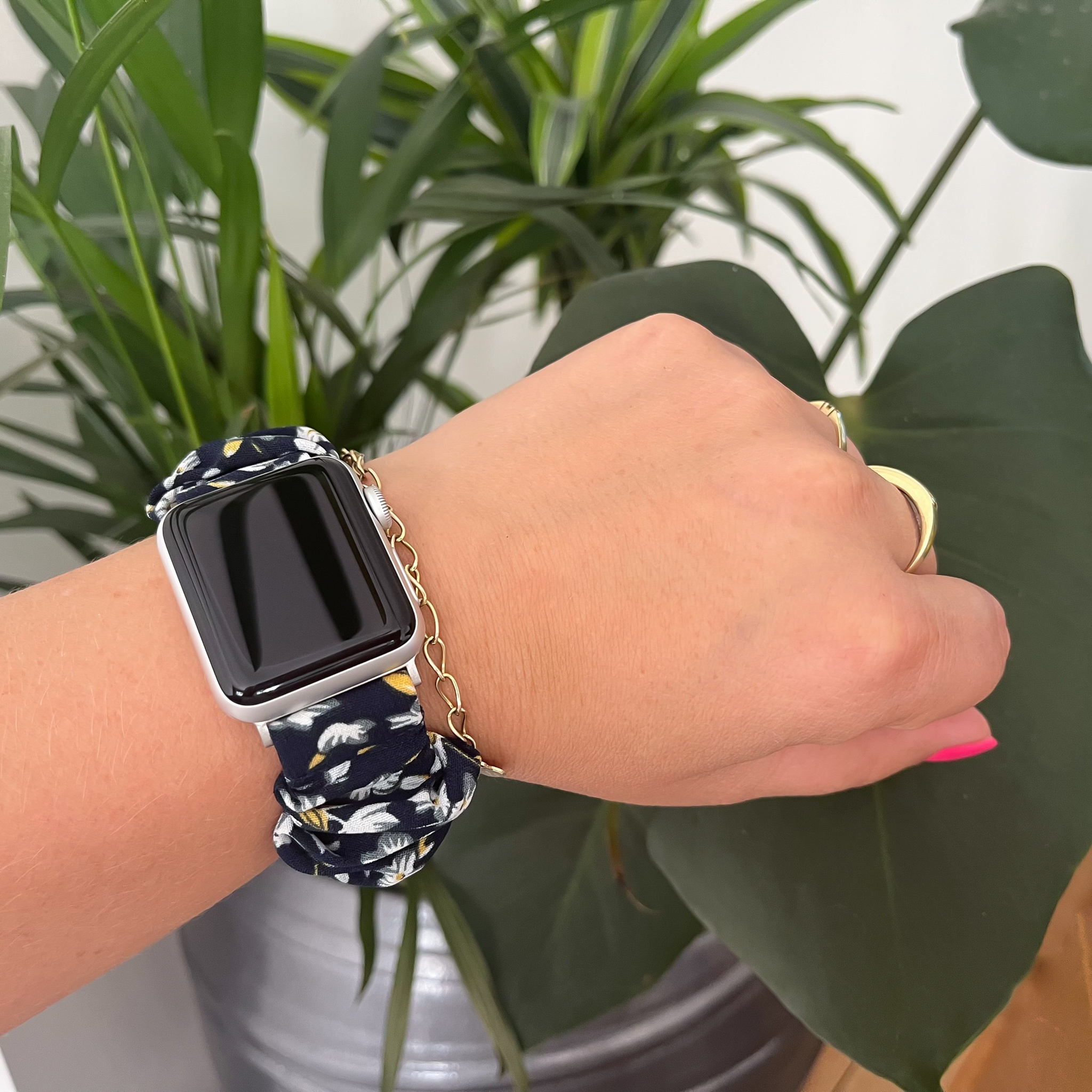 Apple Watch Nylon Scrunchie Armband - dunkelblaue Blumen