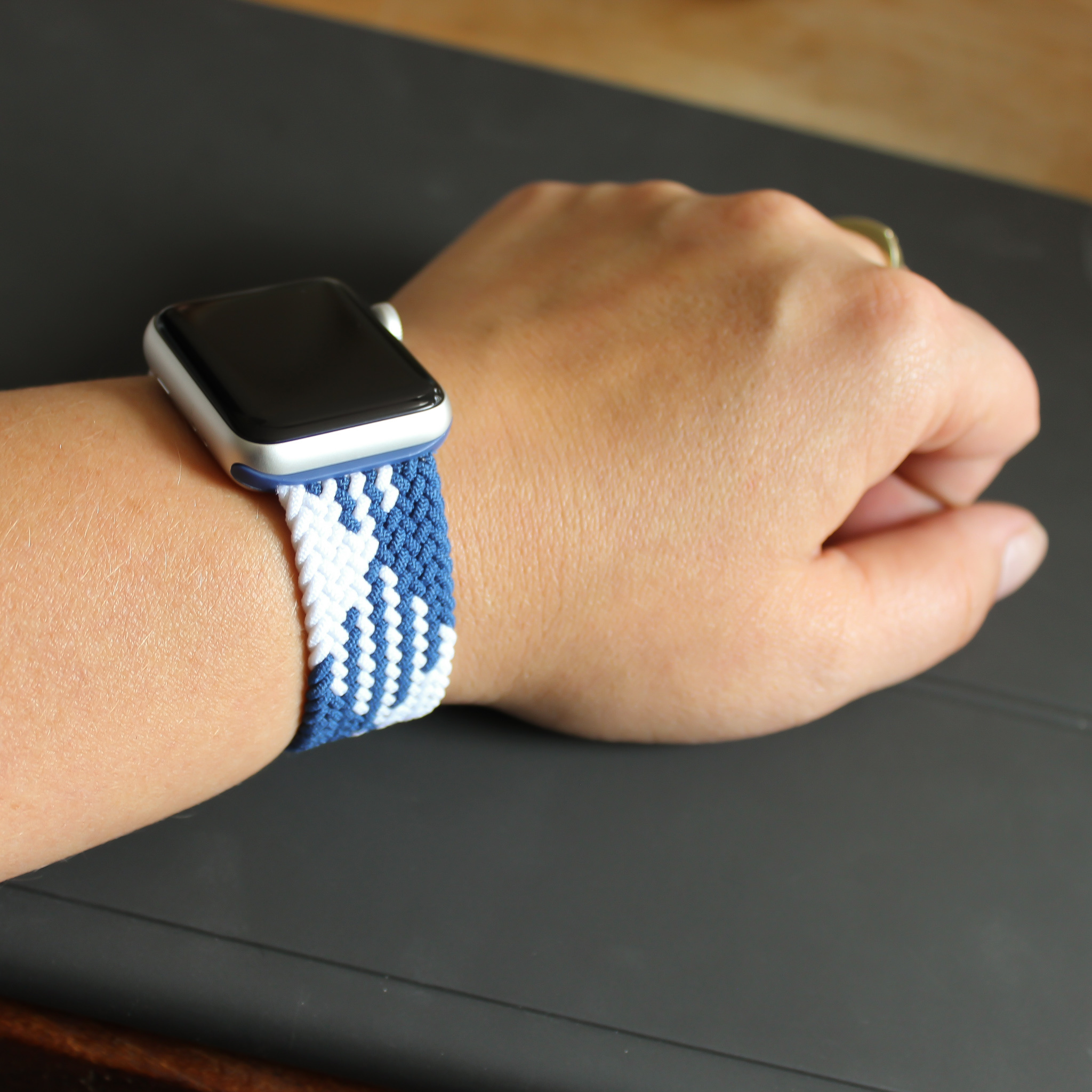 Apple Watch Nylon Geflochtenes Solo Loop - blau und weiß