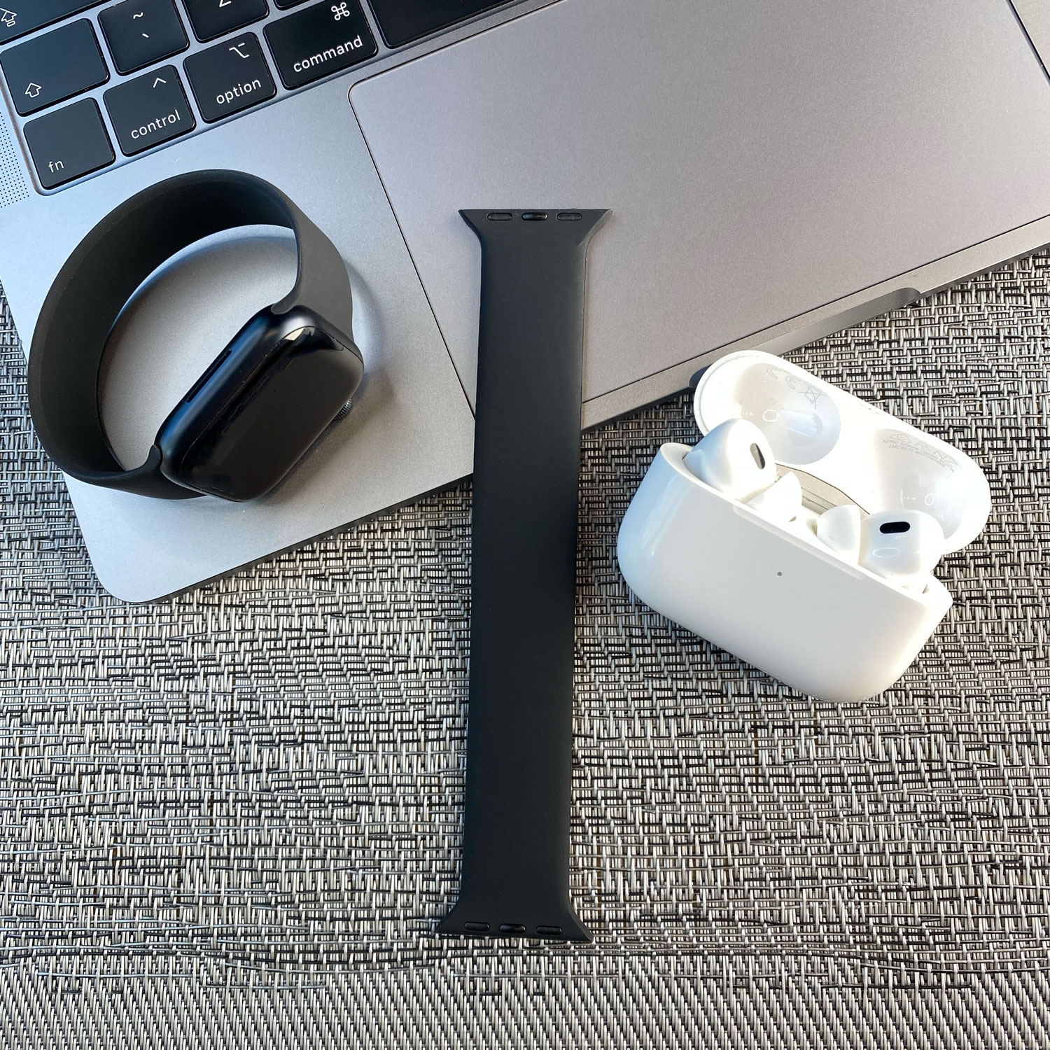 Apple Watch Solo Loop Sportarmband - schwarz