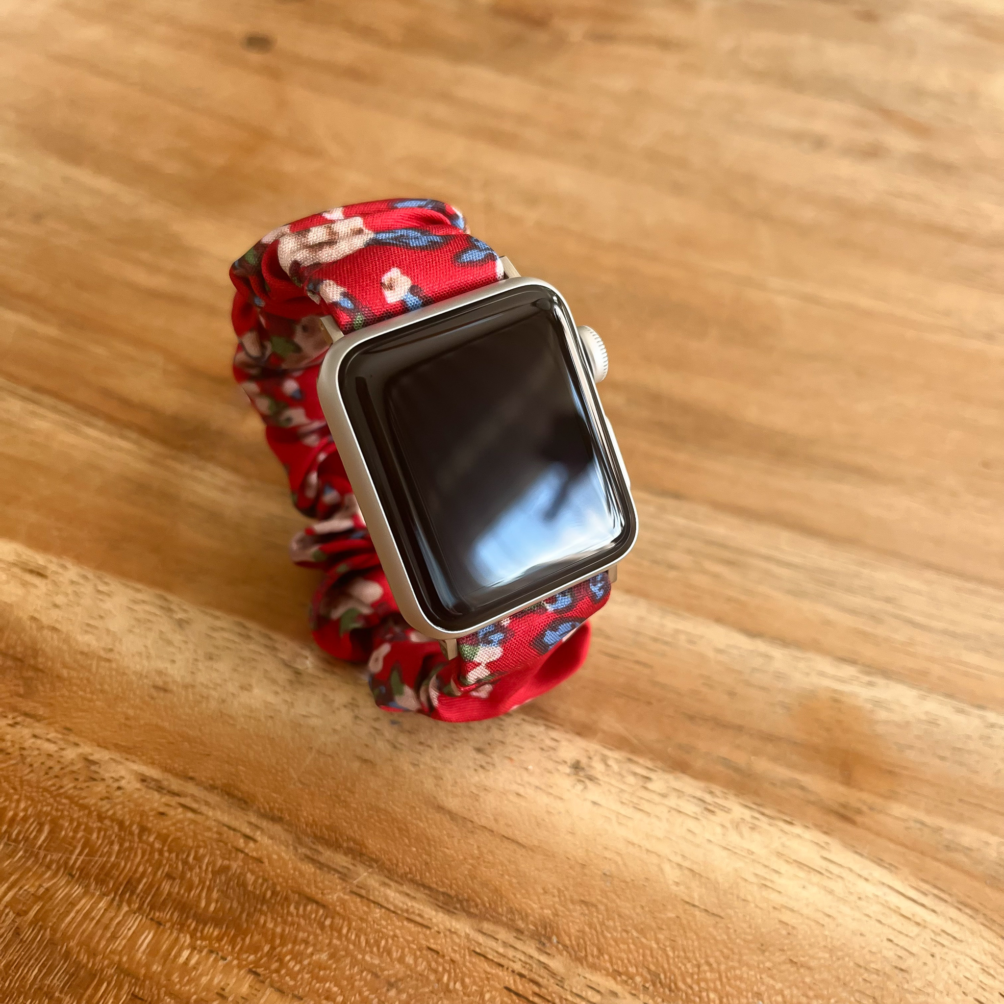 Apple Watch Nylon Scrunchie Armband - rot mit Blumen